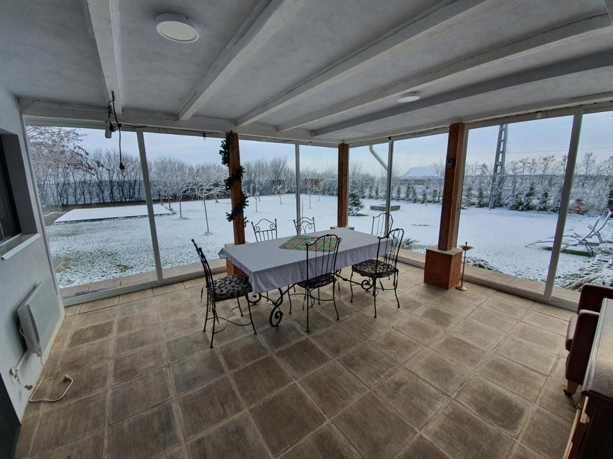 Casa Elis Piscina, Jacuzzy , Sauna, Ciubar Merei المظهر الخارجي الصورة