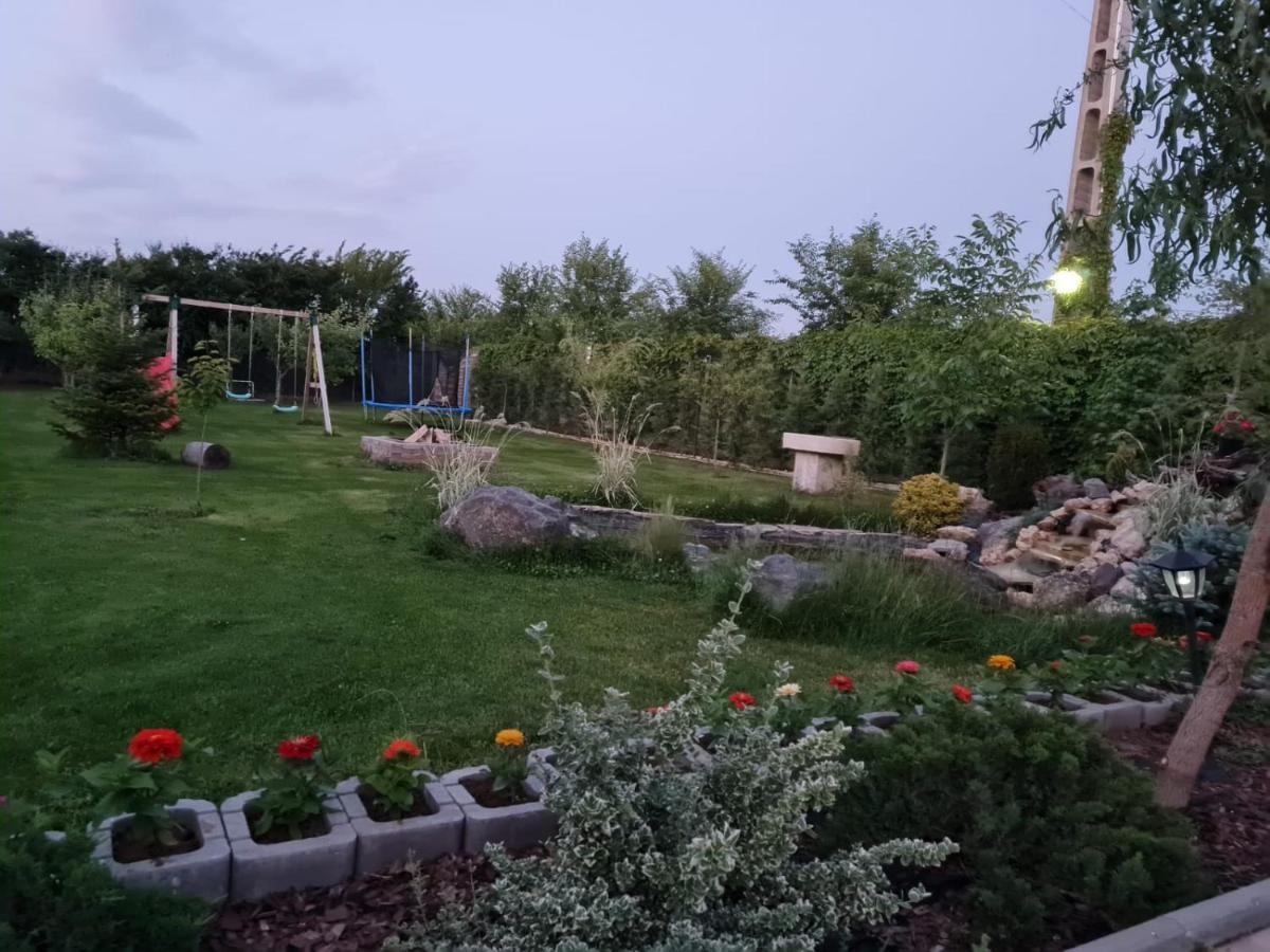 Casa Elis Piscina, Jacuzzy , Sauna, Ciubar Merei المظهر الخارجي الصورة