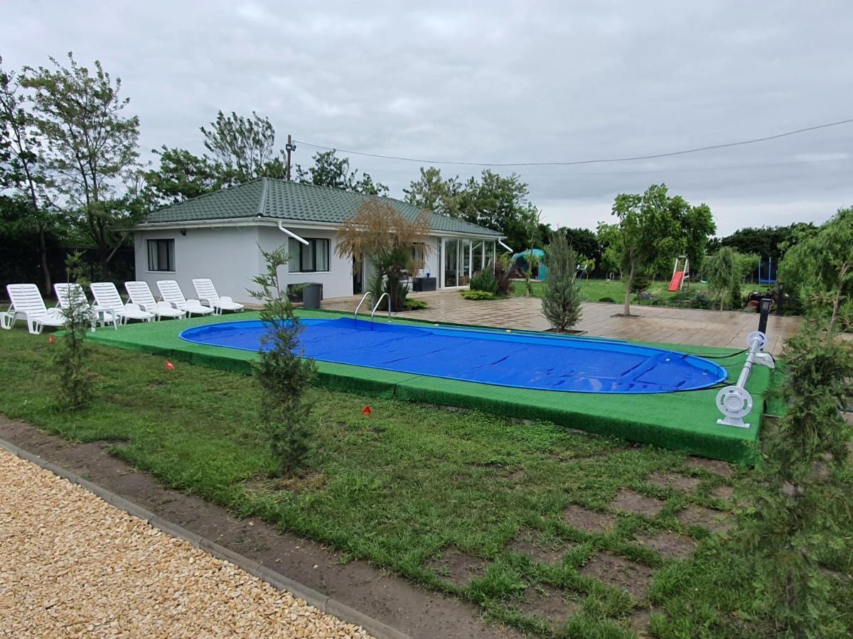 Casa Elis Piscina, Jacuzzy , Sauna, Ciubar Merei المظهر الخارجي الصورة