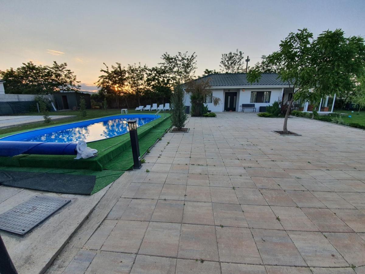 Casa Elis Piscina, Jacuzzy , Sauna, Ciubar Merei المظهر الخارجي الصورة