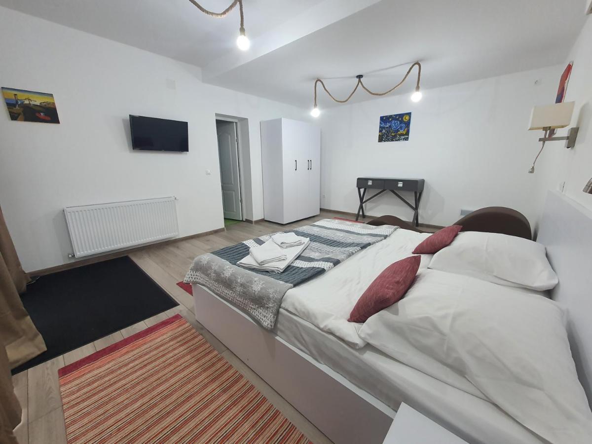 Casa Elis Piscina, Jacuzzy , Sauna, Ciubar Merei المظهر الخارجي الصورة