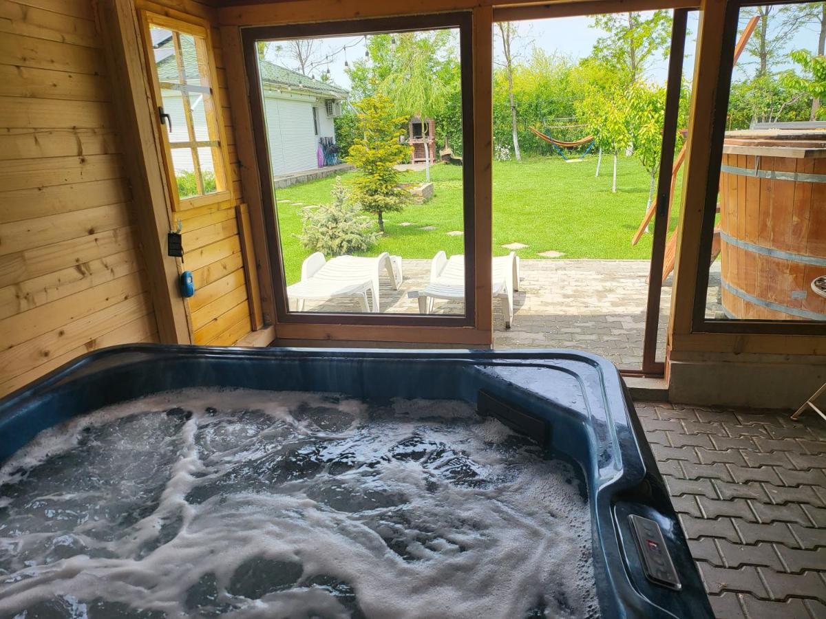 Casa Elis Piscina, Jacuzzy , Sauna, Ciubar Merei المظهر الخارجي الصورة