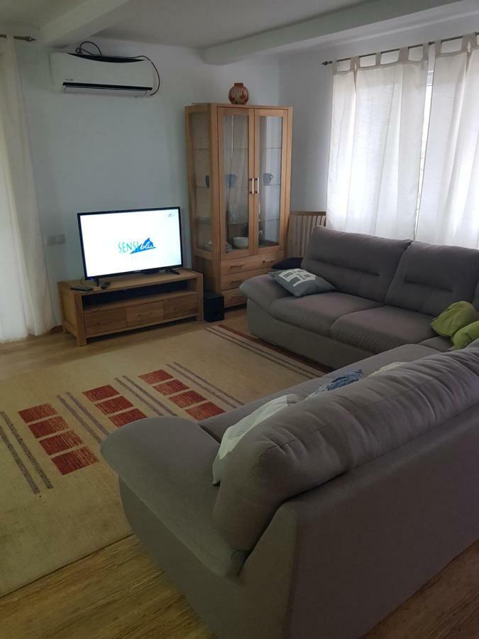 Casa Elis Piscina, Jacuzzy , Sauna, Ciubar Merei المظهر الخارجي الصورة