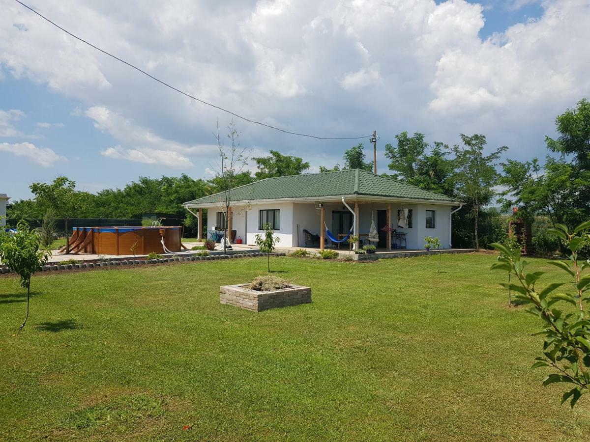 Casa Elis Piscina, Jacuzzy , Sauna, Ciubar Merei المظهر الخارجي الصورة